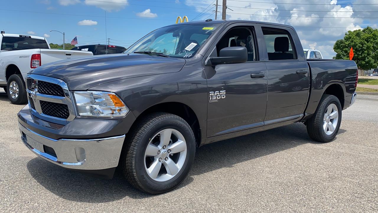 New 2020 RAM 1500 Classic Tradesman 4×4 Crew Cab 5’7 Box 4×4 Crew Cab